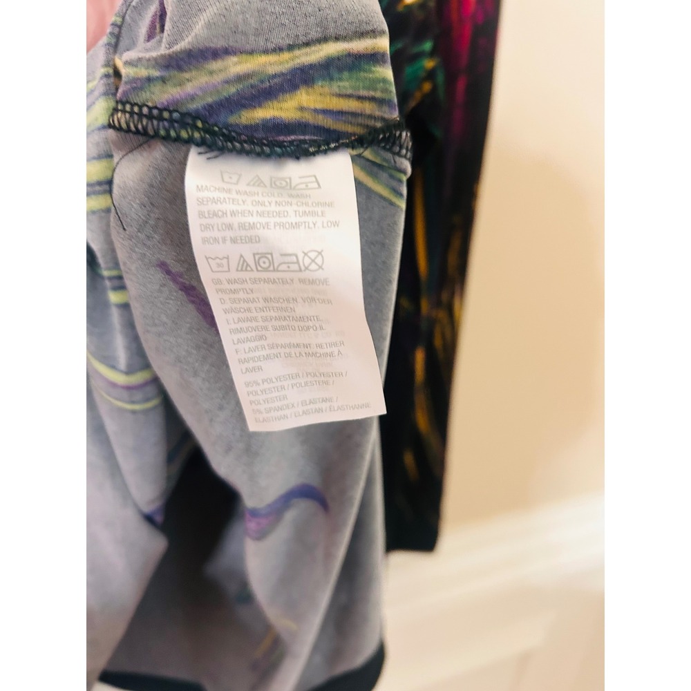 Susan Graver Size 3X Liquid Knit Feather Abstract Print Tunic Top Multicolor - Picture 6 of 6